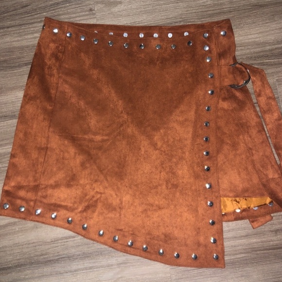 Lulu’s brown suede skirt - Picture 3 of 3